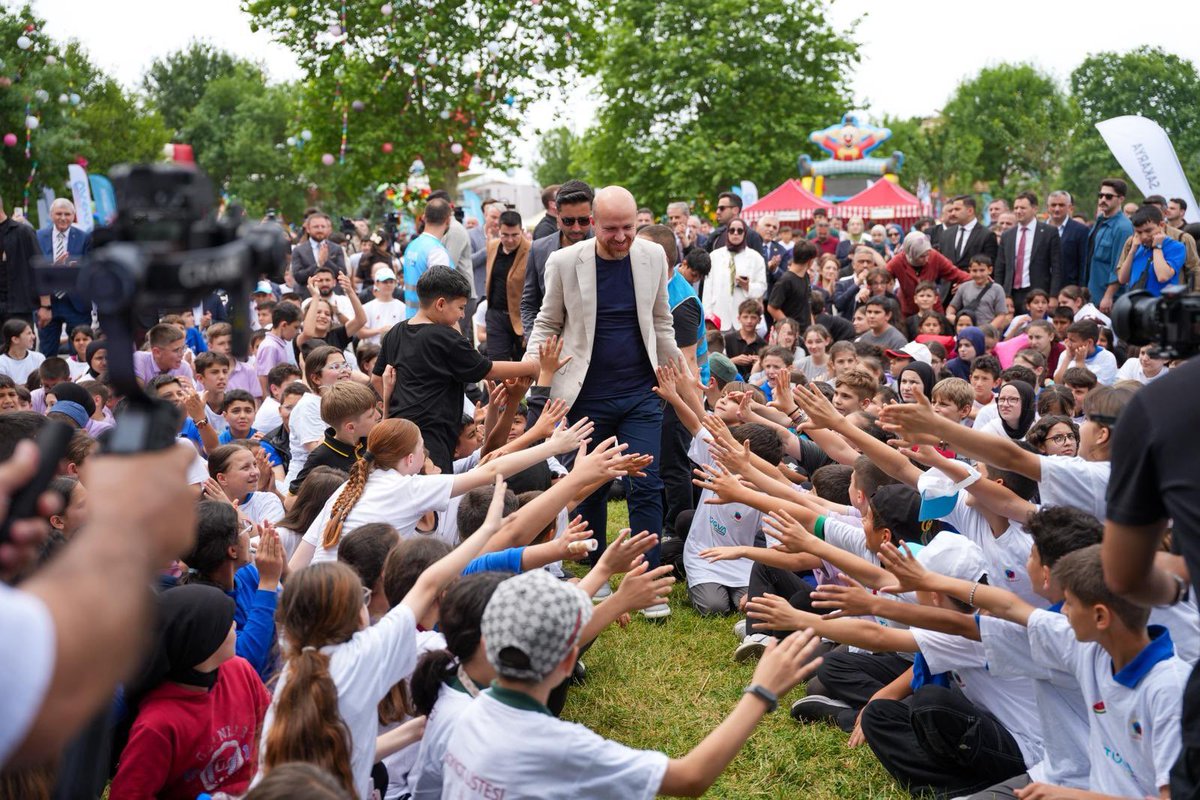 tugvasakarya's tweet photo. Yaz Okulu Sakarya lansman programımızı birbirinden renkli etkinlikler, oyunlar ve yoğun katılımla adeta bir şenlik havasında gerçekleştirdik.

Çocuklarımızın neşesi, ailelerimizin ilgisi ve gönüllülerimizin gayretiyle unutulmaz bir gün yaşadık. Eğlenceyle öğrenmeyi buluşturan Yaz Okulu programımız için heyecanımız her geçen gün artıyor.

Bu güzel atmosferde bizleri yalnız bırakmayan tüm öğrencilerimize, velilerimize ve emeği geçen herkese teşekkür ediyoruz.

☀️ Yaz boyunca dolu dolu etkinlikler, eğitimler ve birbirinden güzel hatıralar bizleri bekliyor!
