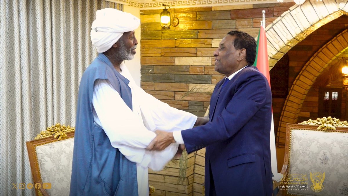 sdprimeminister's tweet photo. الخرطوم: التقيت بالناظر محمد الأمين ترك، الناظر الأعلى لنظارات البجا والعموديات المستقلة، حيث بحثنا سبل تعزيز السلم المجتمعي ودفع جهود تحقيق السلام في السودان.

وأكدت التزام حكومة الأمل بأن يكون عام 2026 عاماً للسلام والاستقرار والتعافي الوطني، مرحبين بالدور الوطني الذي تضطلع به القيادات المجتمعية والإدارات الأهلية في دعم هذه الجهود.

كما تناولت المباحثات أولويات التنمية في شرق السودان، وفي مقدمتها مشروع مياه بورتسودان–سنكات من النيل، الذي سيسهم في تحسين إمدادات المياه ودعم رفاه المجتمعات المحلية في المنطقة.

ماضون معاً نحو سودان ينعم بالسلام والوحدة والازدهار.