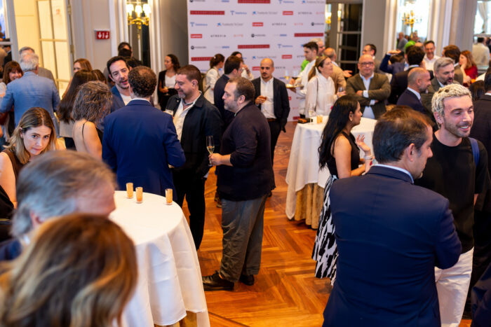 Atrevia's tweet photo. 🏅 La semana pasada, tuvo lugar la VII edición de los Premios de la Comunicación de @dircomfidencial, celebrada en el Hotel Mandarin Oriental Ritz.
 
Estos galardones se han consolidado como uno de los principales reconocimientos del sector, reuniendo cada año a destacados profesionales, empresas e instituciones vinculados a la comunicación, el marketing, la publicidad y los medios en España.
 
@Atrevia apoyó un año más esta cita en calidad de patrocinadores, acudiendo a la ceremonia de entrega nuestra CEO Global, @asunsoriano y Antonio Fernández-Galiano, presidente de ATREVIA España.
 
Gracias a @dircomfidencial por seguir fomentando espacios de encuentro como este y reconocer las buenas prácticas de la industria de la comunicación en sus diversas expresiones, contribuyendo a que el sector avance al ritmo que exige una sociedad en constante transformación.