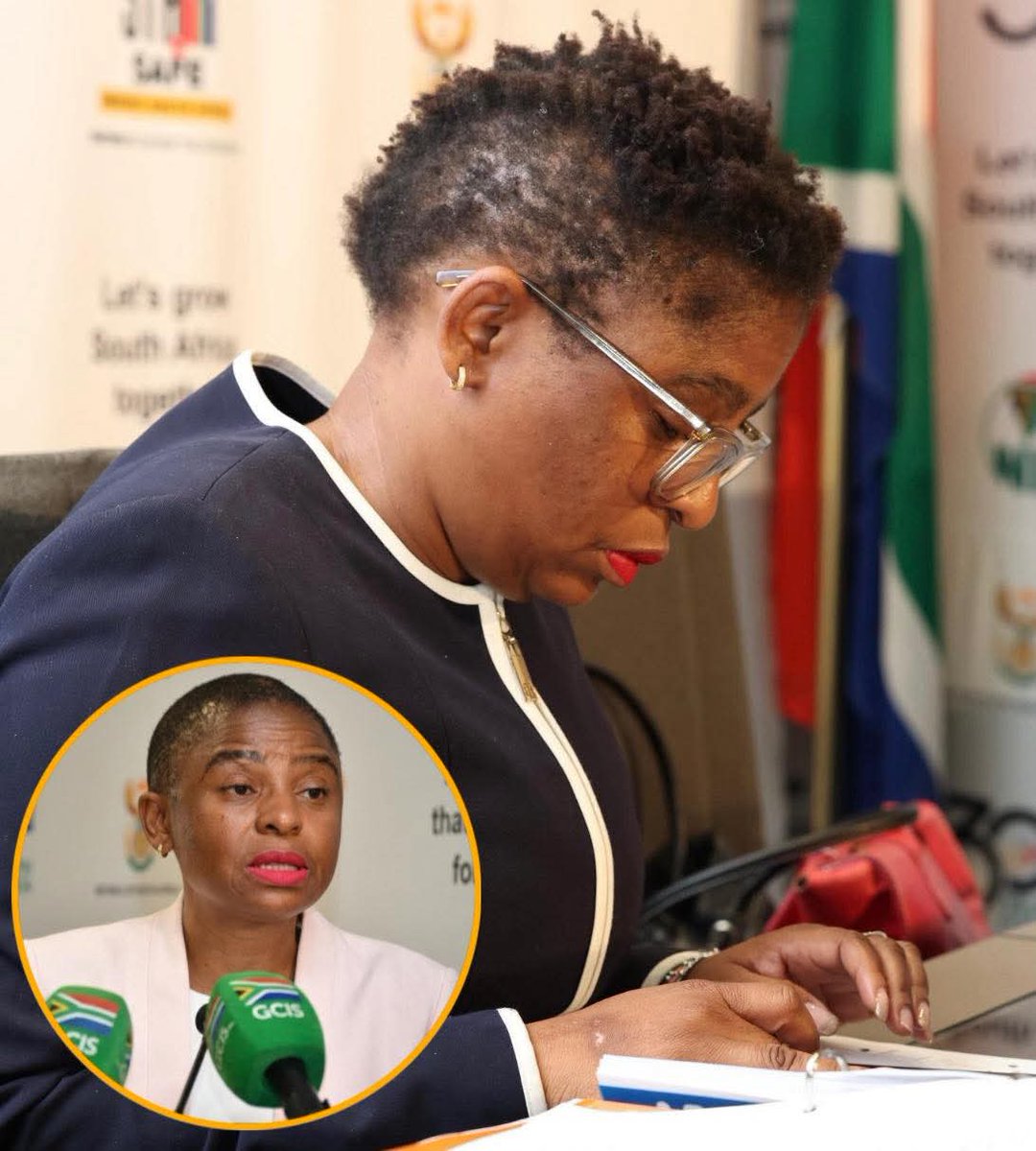 LCabonena's tweet photo. No wonder her hair is falling apart.

Khumbudzo Ntshavheni apparently has child with a foreigner, and that is why she hates Jacinta Ngobese-Zuma with a passion. https://t.co/i9HCcPYVcp