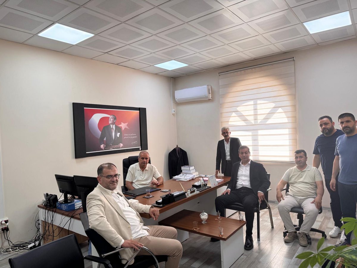 urfasmmmo's tweet photo. Viranşehir ilçemizde meslektaşlarımızla bir araya gelerek  Toplantımızda mesleğimizle ilgili güncel konuları ve meslektaşlarımızın taleplerini değerlendirdik.

Vergi Dairesi ve Sgk Müdürlüklerimizi ziyaret ederek kurum yetkilileriyle görüş alışverişinde bulunduk. https://t.co/HD4DpciZ60