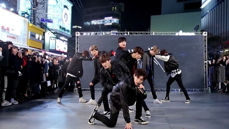 ffgin2020's tweet photo. @Stray_Kids My boys I love you so much 🥹😭❤💙 https://t.co/51lfK6kr2Q