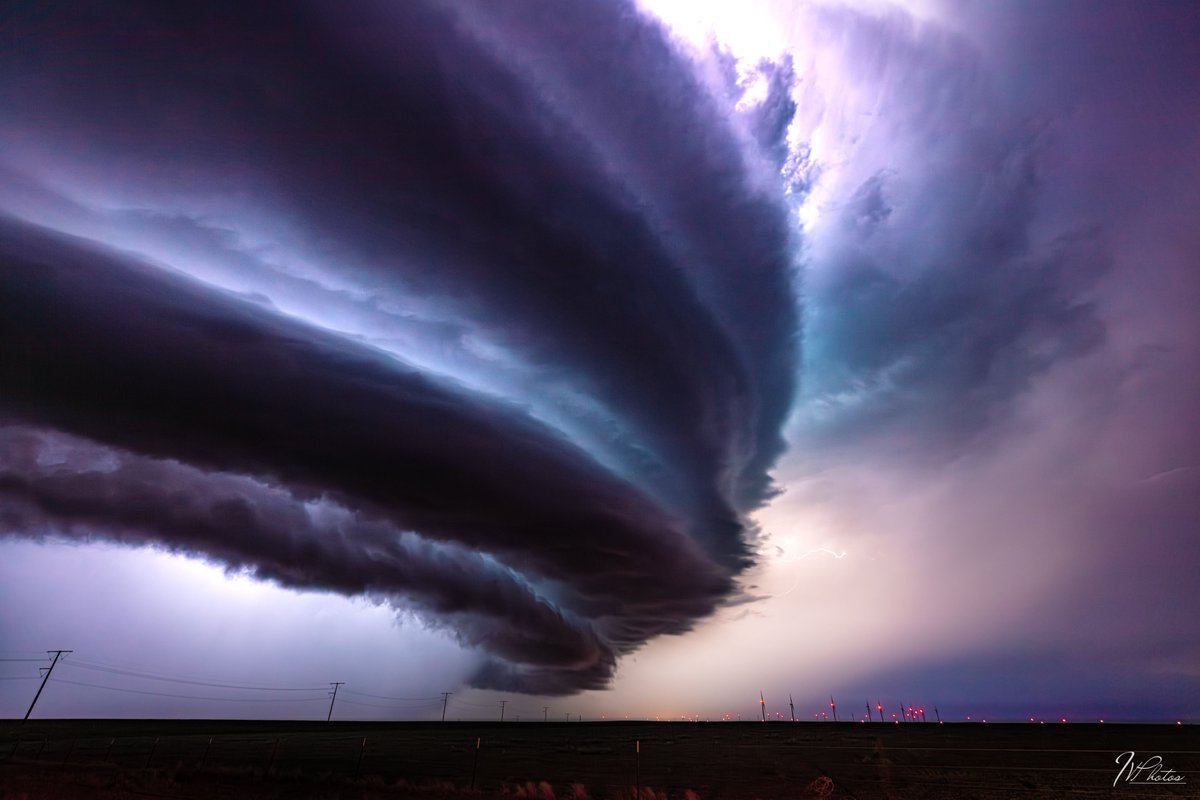 JVP_wx's tweet photo. 📸Last night was some of the best structure I've seen. And with it being at night with the glow and colors makes it even better!

Hugo, CO 6/8/26
#cowx #wxtwitter #StormHour https://t.co/qh4J1xQ1Qg
