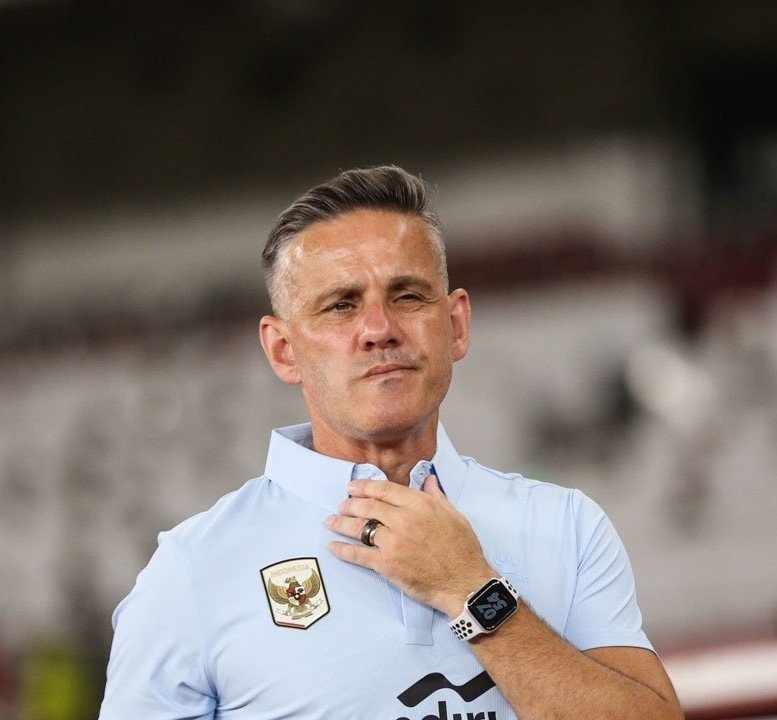 SiaranBolaLive's tweet photo. Indonesia di FIFA Friendly Match Juni: 
✅️ 3-0 vs Oman (Rank 79)
✅️ 1-0 vs Mozambique (Rank 101)
✅️✅️ 2x Menang
🧹🧹 2x Cleansheets
John Herdman ditunjuk Januari 2026, Ranking Indonesia 122
Sekarang Indonesia Naik ke Peringkat 116/117

John Herdman Ball Progress: 
- Ball Possession Bola pendek dari kaki ke kaki, dengan ritme yang tidak terlalu cepat dan mengurangi potensi kehilangan bola
- Through pass jadi skema andalan untuk menciptakan peluang saat lawan low block
- Mengenal sumber daya pemain dan masih membangun identitas sepakbola Imdonesia
- Tidak ada lagi tradisi long ball + sprint menguras tenaga
- Jenderal DMF Joey Pelupessy pengatur ritme
- Ragnar Oratmangoen motor serangan
- Ole Romeny No. 10 bukan cuma finisher
- Dony Tri Pamungkas 👏👏
- Masih panjang perjuangan, semoga PSSI gak Kumat!! & John Herdman diberi kesempatan yang panjang membangun Timnas Indonesia.