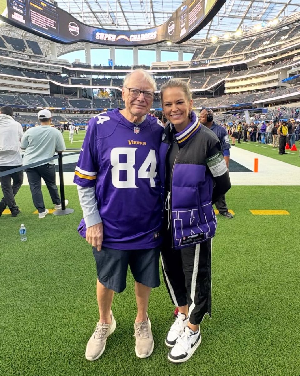 PanCAN's tweet photo. Host of @GMFB, @JamieErdahl, shares, "A great man is gone. 3 days after the Super Bowl, my Dad was diagnosed with pancreatic cancer. And now, he’s not here. I loved my Dad with my whole heart. And he loved the girls in his life more. My Mom, sister, and I are profoundly sad to be without him. But I am really trying to meet my sadness with appreciation. Grateful he was MY Dad. He taught me how to play and love basketball. What it meant to be selfless point guard, and person. He gave me my love for football. He was so bright, so social, so kind, so inclusive, so generous, so wise. Growing up, I watched him make everyone’s world better. He made mine great. And I’m heartbroken he’s gone. I will love you forever, Dad."

Join us in sending Jamie and her family love and support from the PanCAN community in the comments below. 💜