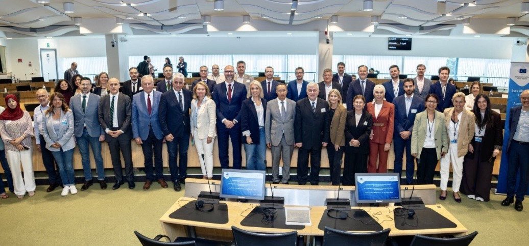 AnneRudisuhli's tweet photo. Semaine de commission à Bruxelles @EU_CoR. Bouclier démocratique, #ProtectEU, diplomatie des villes, et Coopération méditerranéenne en Commission ARLEM.
Des débats animés sur la protection des élus locaux alors que +117% de violences ont été répertoriées depuis 2020 en France. https://t.co/itAsDirEX7