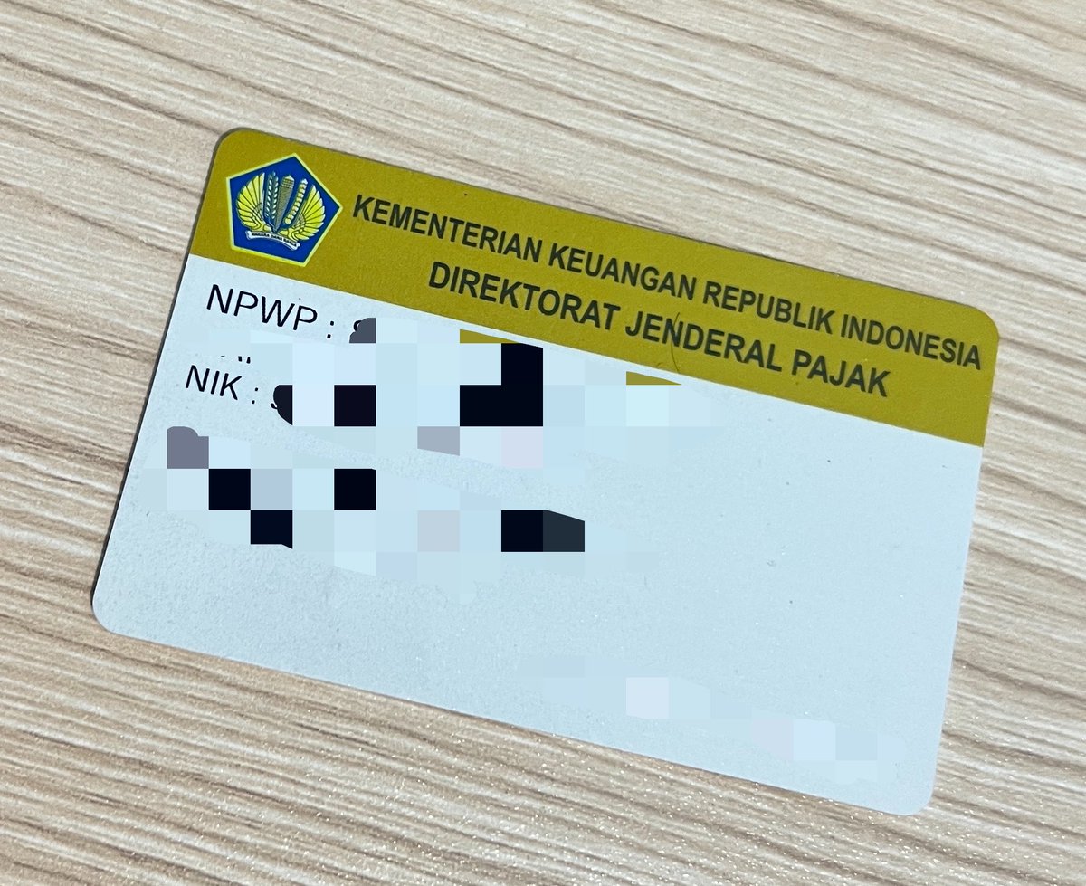 dandeaniee's tweet photo. membership cardnya kayak kartu npwp 😭 https://t.co/24QZtNrdrd