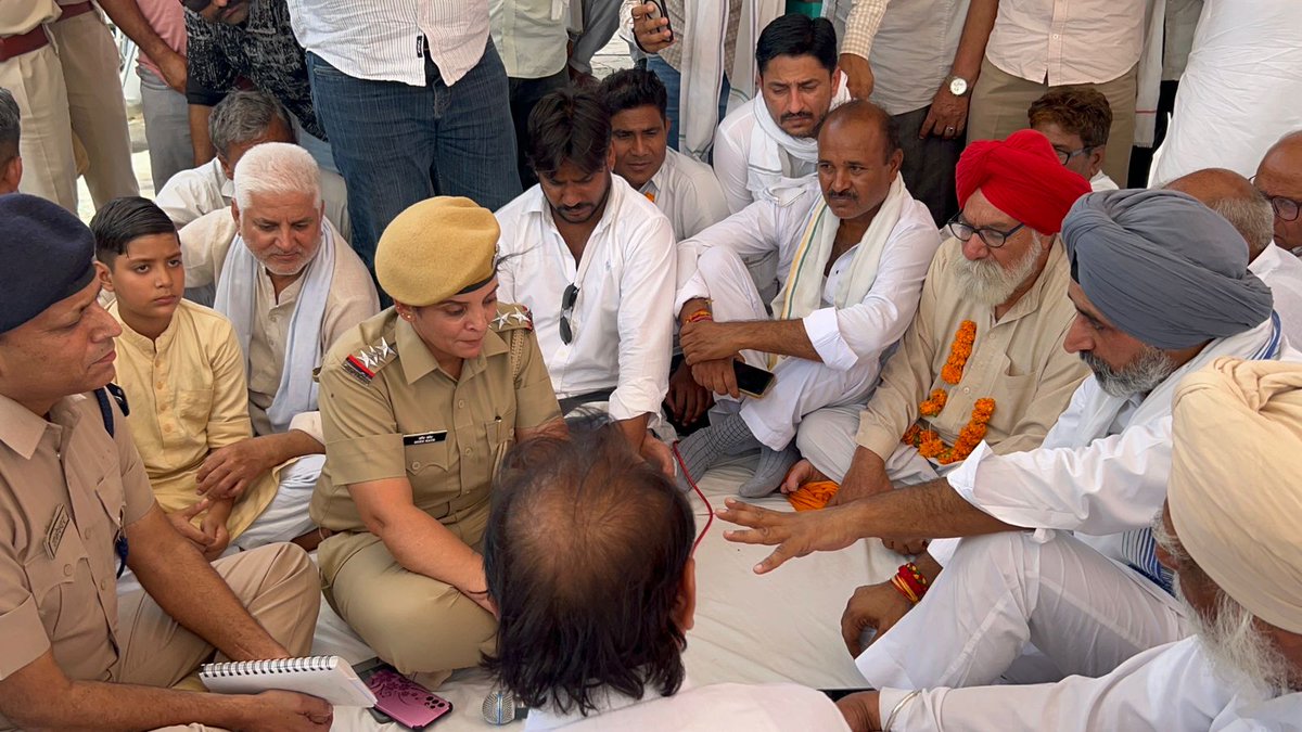 rubykooner1's tweet photo. श्रीकरणपुर क्षेत्र में बढ़ती नशाखोरी, अवैध शराब, मेडिकल नशे और सट्टा कारोबार के खिलाफ चल रहे आंदोलन में पहुँचकर आज हमारे युवाओं के भविष्य, समाज की सुरक्षा और श्रीकरणपुर को नशामुक्त बनाने की लड़ाई में हिस्सा लिया। श्रीकरणपुर को नशा मुक्त करना मांग नहीं मिशन है। #RubyKooner https://t.co/WiOkRc4gvv