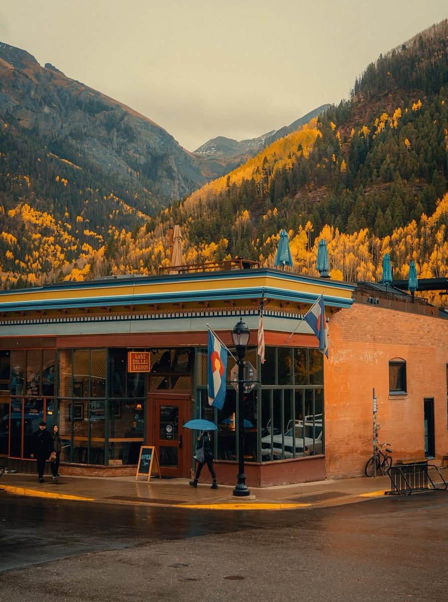 visualsofearth1's tweet photo. Rainy autumn days in Colorado 🍂 https://t.co/1gKZ7BqzS4