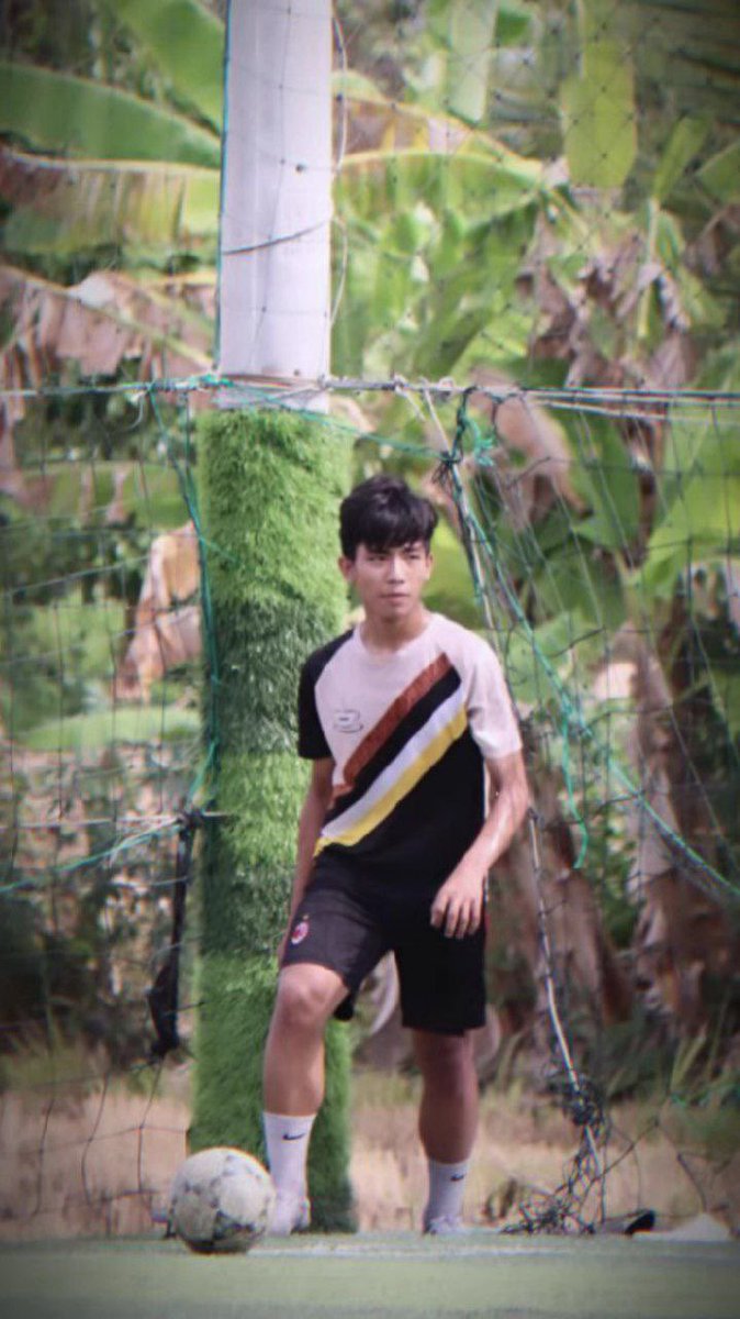 traiodayy's tweet photo. nhóc trai đá banh suc siêu đã https://t.co/FgNS6OEoW3