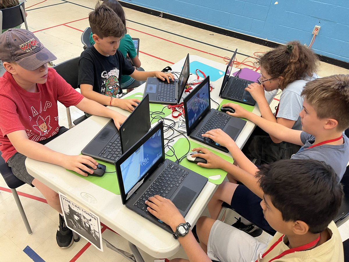 McM_MsT's tweet photo. Wrapping up our morning session with the first 5/10 McMurrich Junior Division house-league teams #Esports event🤩 Here we go!
Shoutout to #GirlsWhoGame members shoutcasting today!

🦉 Go Owls Go 🎮
@PlayCraftLearn @tdsb @McMurrichParent
1/ https://t.co/acni4HkMu4