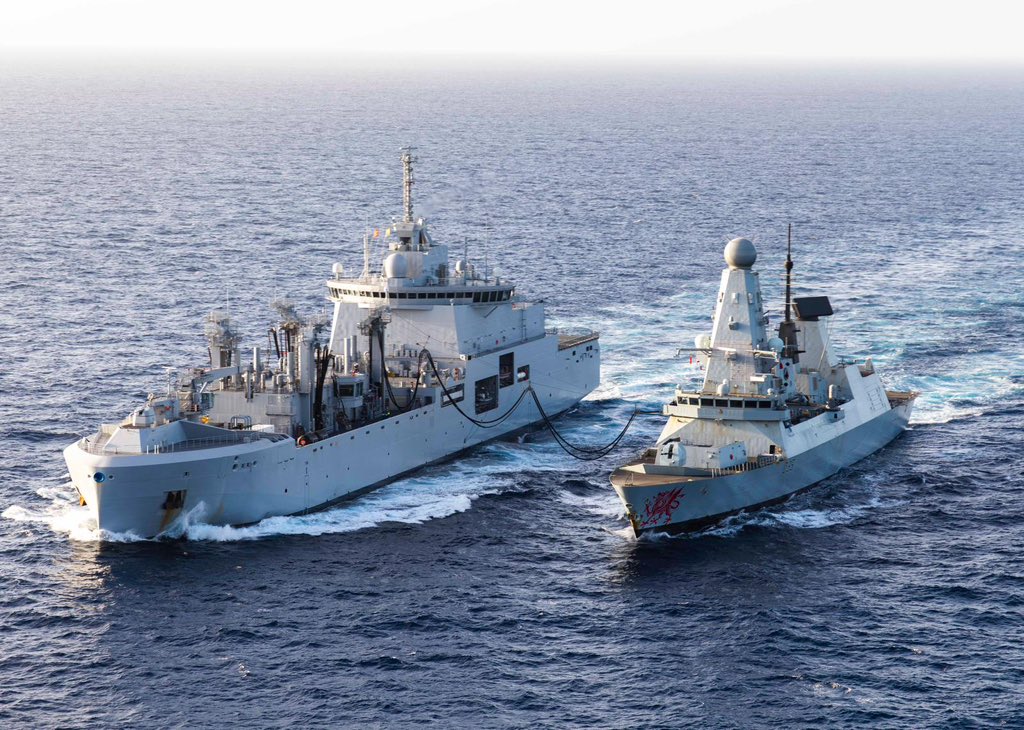 HMSDragon's tweet photo. Nearest petrol station? We don’t go to it— it comes to us ⛽️ 

Replenishment at Sea (RAS) keeps us fuelled and operational, without leaving our station.

@RoyalNavy @DefenceOps @MarineNationale https://t.co/WLLjIvuTlg