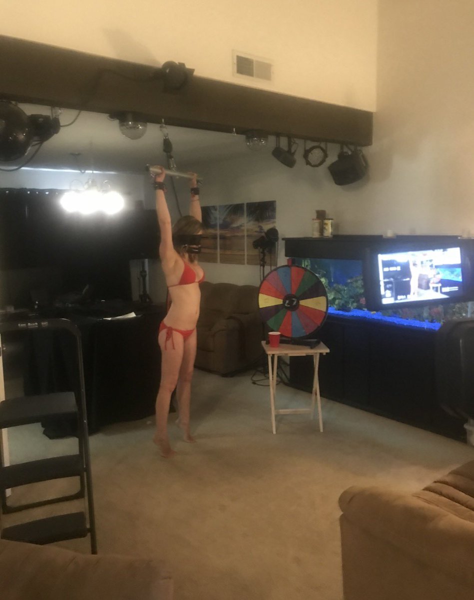 amandakentbound's tweet photo. My fan Scott wanted to spin the roulette wheel in a recent pic. I promised him that a fan did spin the wheel during a custom video! The wheel was spun and an envelope was opened and I had to accept whatever each fan placed in an envelope. Some were painful, others were pleasure! https://t.co/BHuIQGhoXp