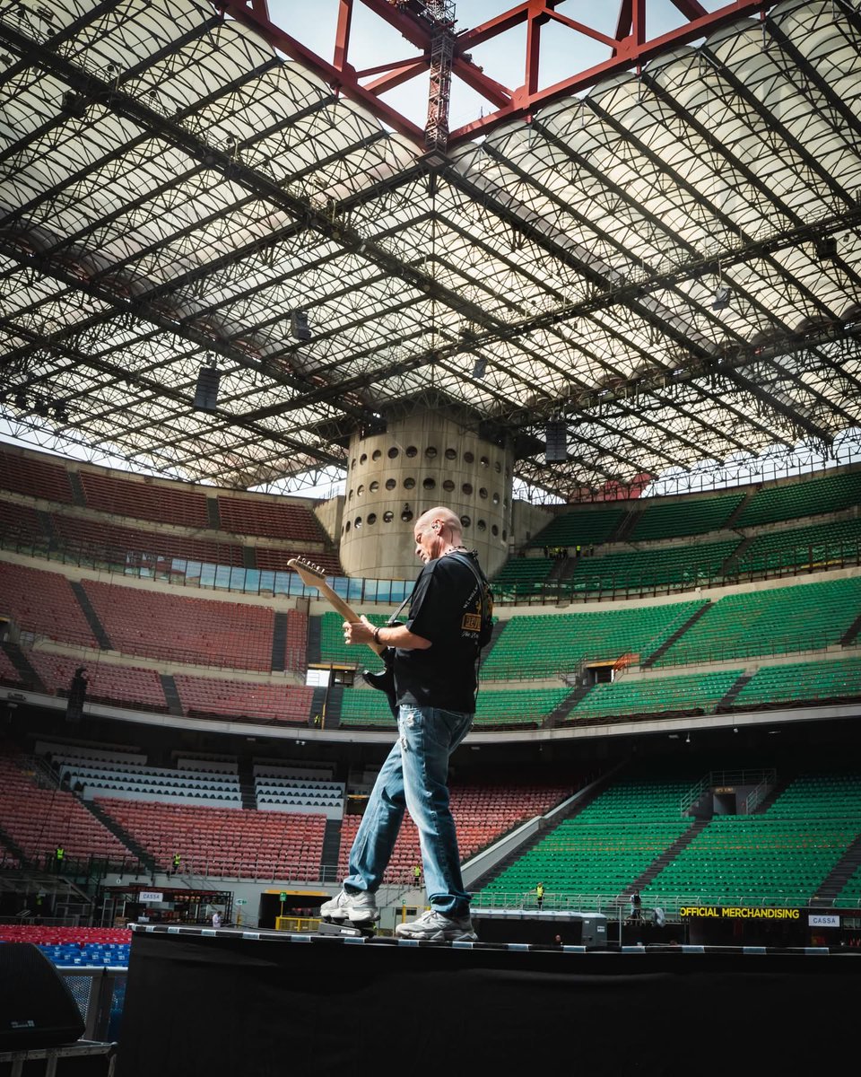 cuoredorodieros's tweet photo. MAX PEZZALI , ELISA, GIORGIA OSPITI DEL SAN SIRO DI EROS RAMAZZOTTI STASERA!!! https://t.co/8eE77zwtHO