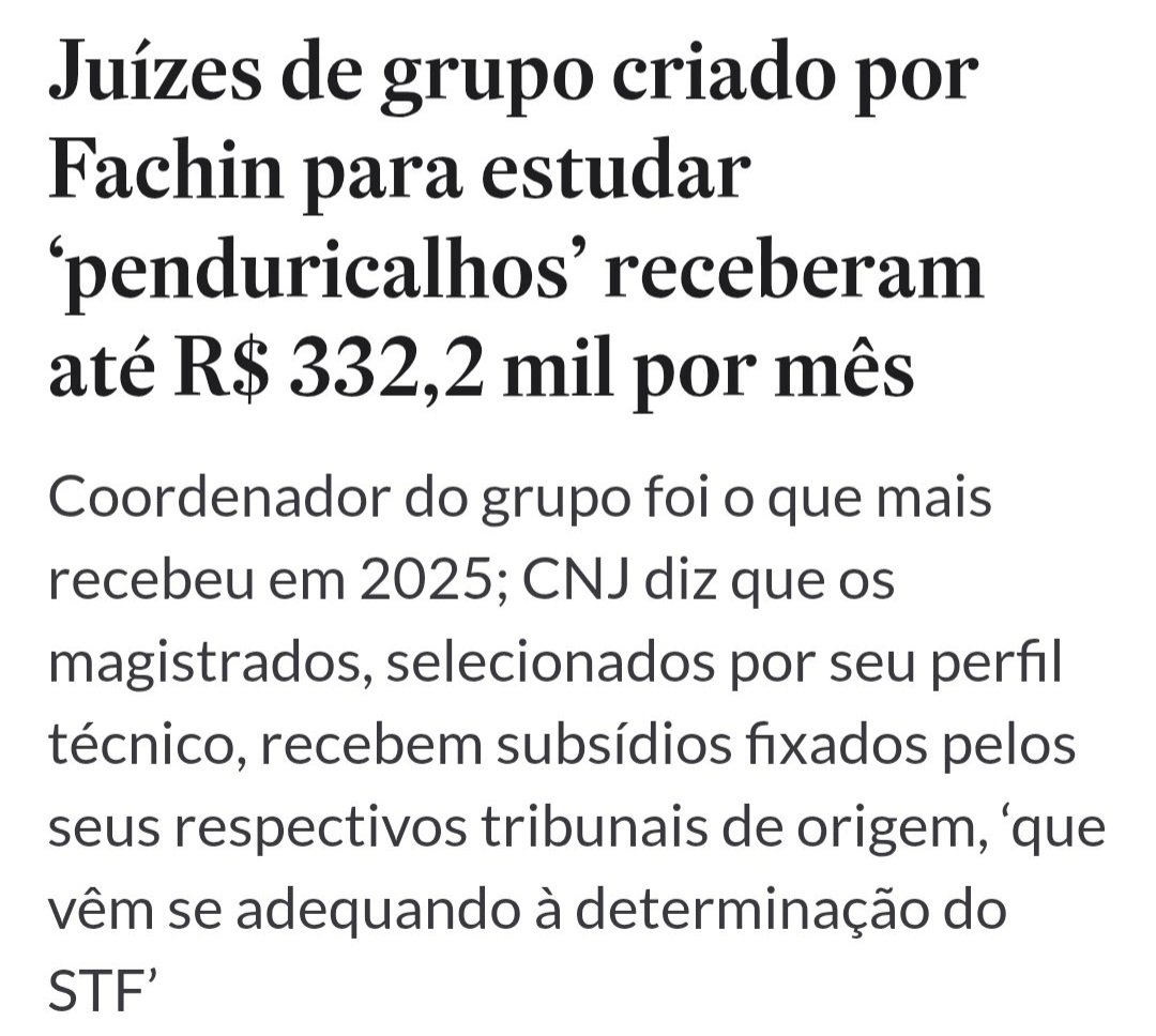 lygia_maria's tweet photo. as raposas vão estudar o galinheiro. 

¯\_(ツ)_/¯ https://t.co/yojtSluyLM