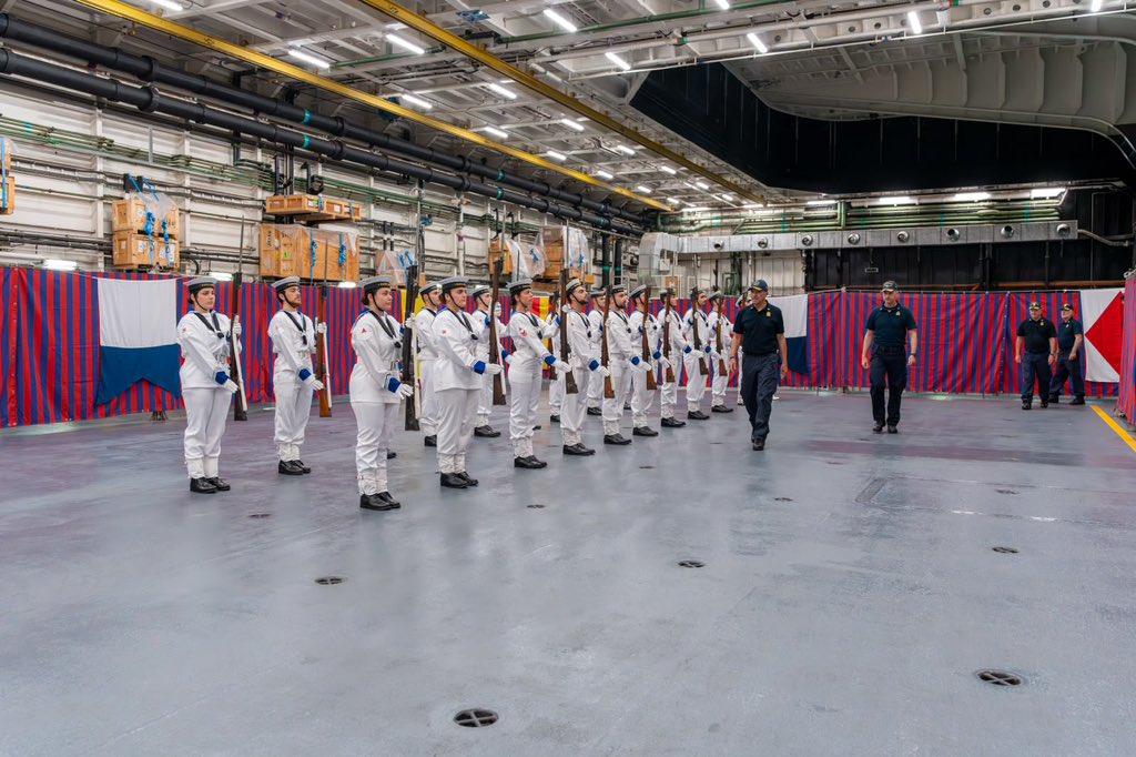 ItalianNavy's tweet photo. Il #CSMM amm. Giuseppe Berutti Bergotto augura a tutti gli equipaggi della #MarinaMilitare buon vento per la #GiornatadellaMarina. 

“Da cittadino vi ringrazio per quello che fate, da comandante mi compiaccio per come lo fate con passione, spirito di servizio e disciplina.” 

#ItalianNavy 
#IlGrandeEquipaggio