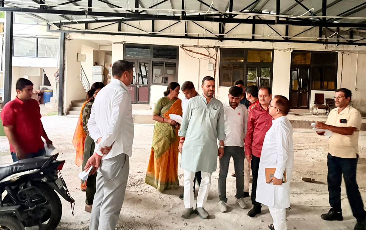 BJP4Rajasthan's tweet photo. आज भाजपा प्रदेश कार्यालय जयपुर में "बारह साल विश्वास के, विकास के, जन कल्याण के" कार्यक्रम के अंतर्गत "मोदी सरकार की उपलब्धियों की प्रदर्शनी" के संबंध में भाजपा प्रदेश महामंत्री डॉ. @mithileshjaipur ने अभियान की टीम के सदस्यों के साथ बैठक कर कार्ययोजना पर चर्चा की तथा प्रदेश कार्यालय में लगने वाली प्रदर्शनी के स्थान की रूपरेखा तैयार की गई।

इस अवसर पर भाजपा प्रदेश मंत्री श्री @MandanAjit, आई.टी. प्रदेश संयोजक श्री @ajrajbjp, सोशल मीडिया प्रदेश सहसंयोजक श्री अजय विजयवर्गीय, प्रदेश प्रवक्ता डॉ. @NimishaGaurBJP, प्रदेश प्रवक्ता श्रीमती मनीषा सिंह , मॉनिटरिंग सदस्य श्री चंद्रदीप हाड़ा, श्री संजय पेंटर, श्री रोहिल चतुर्वेदी उपस्थित रहे।