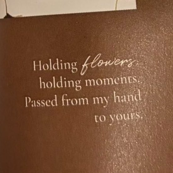 thaliv7's tweet photo. "holding flowers, holding moments. Passed from my hand to yours" oh https://t.co/bEZZCHkPfB