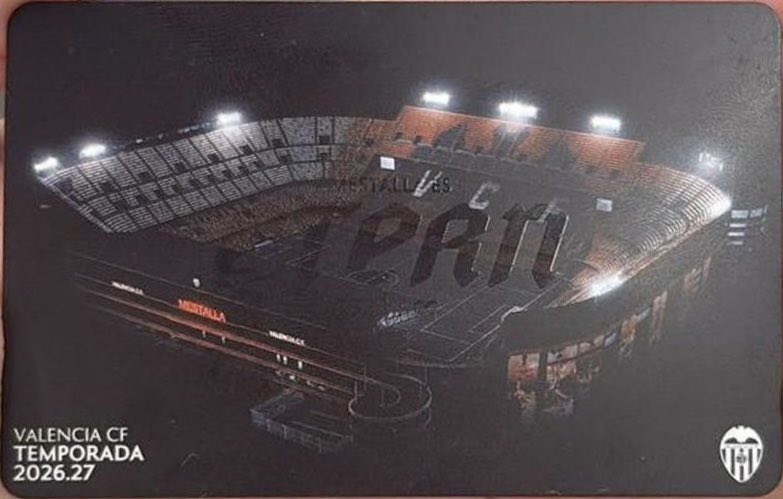 hectorcabelloes's tweet photo. La foto es nocturna para que no se vean los ‘desconchaos’, la mierda, la roña y las 💩 de palomas y ratas que tiene Mestalla!! 🤦🏻♂️
Eso sí… ETERN 1923 • ♾️
#LIMpiadMestalla guarros!! @valenciacf
🟨 #LimGoHome 🟨 #LimOut 🟨 https://t.co/ZpkuQNpg8Y