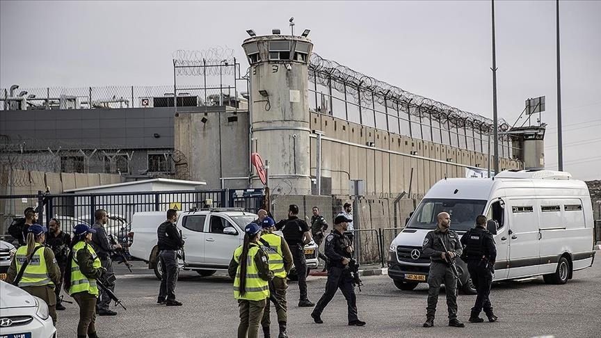 TheBelaaz's tweet photo. 🇮🇱 — REPORT: Israel’s state comptroller warned today that dangerous terrorists were released during the war because of a severe shortage of prison space, while Shin Bet interrogations were hurt and prison staff faced growing risks.

• The report said Israel’s prison population nearly doubled during the war, rising 92% from 5,200 to 10,000 inmates, while the IDF and Israel Prison Service were not prepared for long-term wartime detention.

• The shortage led to the release of Shifa Hospital director Muhammad Abu Salmiya and 18 other detainees while Israeli hostages were still held by Hamas, with the comptroller also saying the prime minister was not informed in real time and no terrorists had been put on trial by the report’s publication.