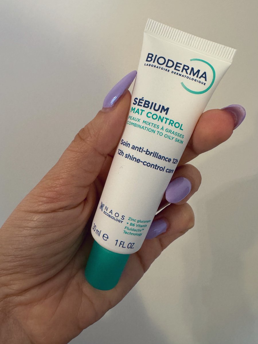 unfilodilaria's tweet photo. Purtroppo non ricordo l’user che ha consigliato questa crema su #beautytw ma sappi che te ne sarò per sempre grata 🙏🏻
Dopo una vita, finalmente ho trovato una crema che non mi fa diventare lucida dopo 5 minuti https://t.co/R6skiOs0Yl