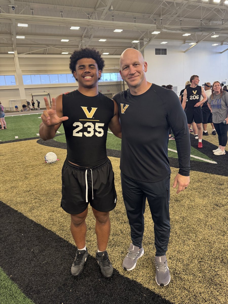 taylorh0202's tweet photo. Had a great time at @VandyFootball camp this past weekend. Thank you to all the colleges who had coaches in attendance and helped make the camp a great experience!

@BristerCade @Coach_Kenn @RhodesFootball @BigRed_Football @yalefootball @SEMOfootball @UTM_FOOTBALL @UTChattanooga @MemphisFB