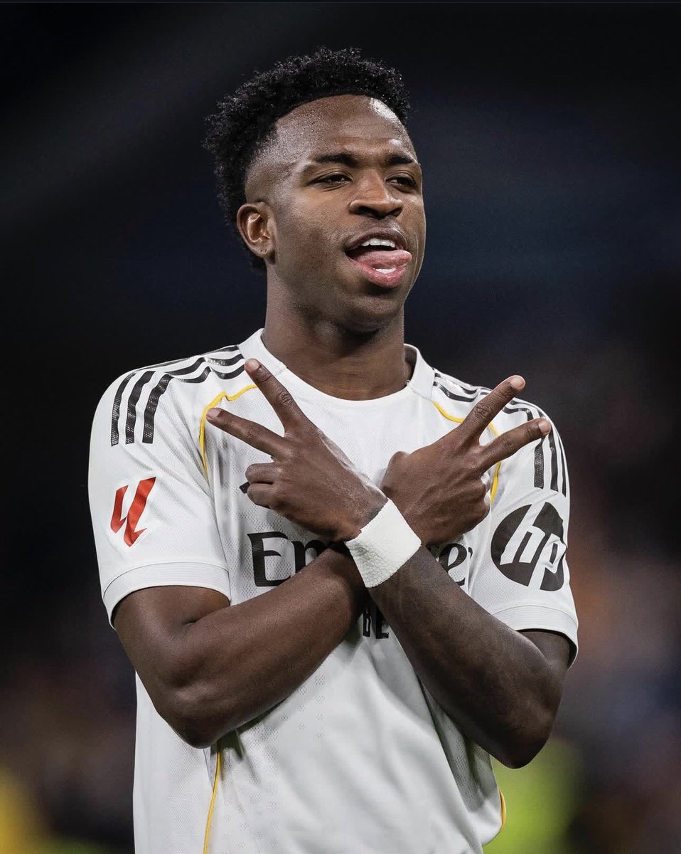 Grandsoncr7's tweet photo. Isn’t it strange that both Vinícius Jr. and Dembélé, the best players at their respective clubs, automatically become the scapegoats whenever they play with the same “dictator” in their team? 

According to Mbappé fans, Messi, Neymar, Vinícius, and Dembélé are all the problem. At some point, maybe it’s worth asking if the issue isn’t everyone else!!!