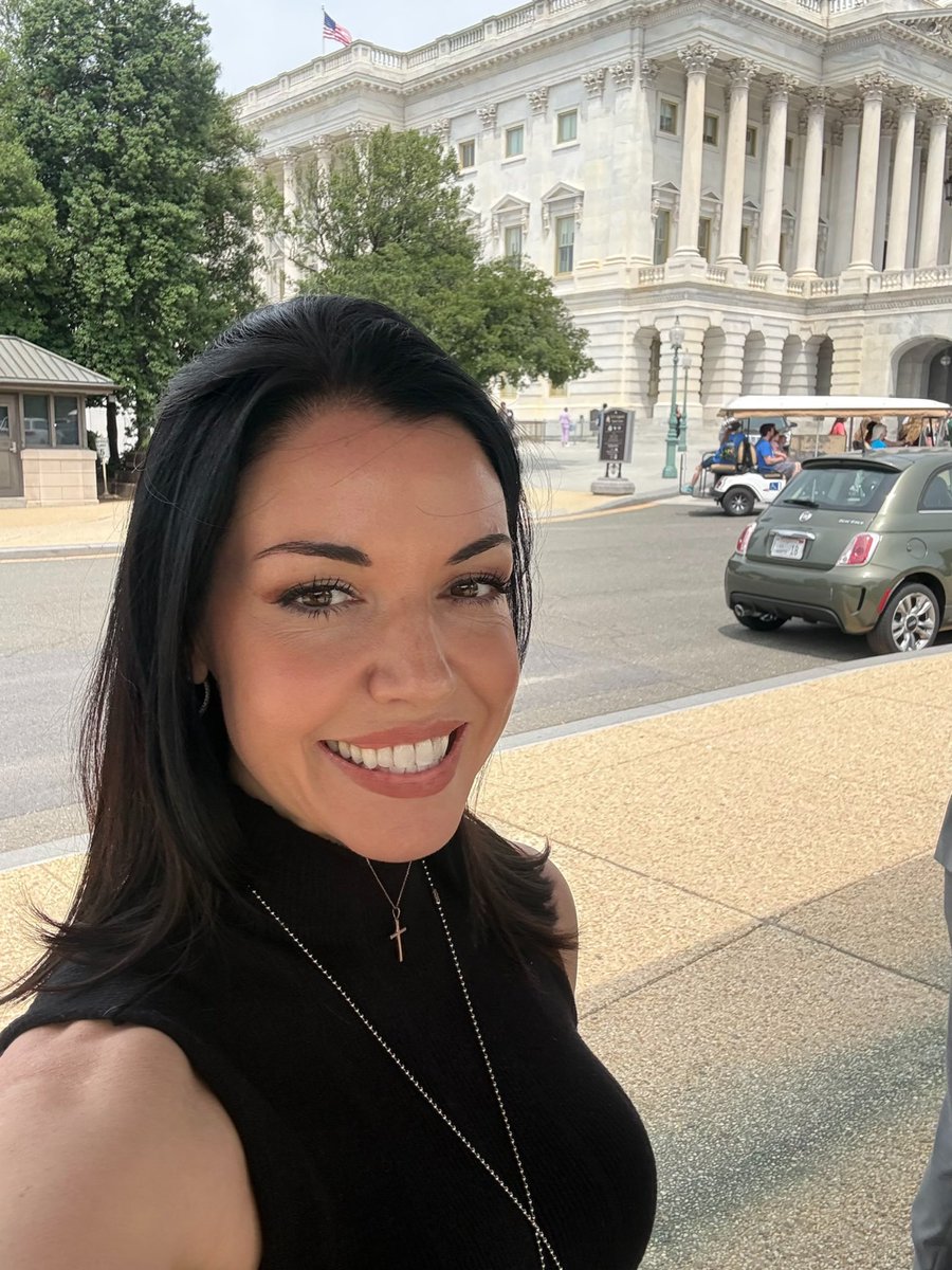 conlin_lauren's tweet photo. Made it to Capitol Hill! Press Conference begins at 1pm, and I’m going to attempt to livestream it via @lamag. If that doesn’t work out as planned, stay here for additional videos, updates etc. Link below⬇️ #UFO #Disclosure 

https://t.co/kEeLcdVxxF https://t.co/MtVgHEmJOu
