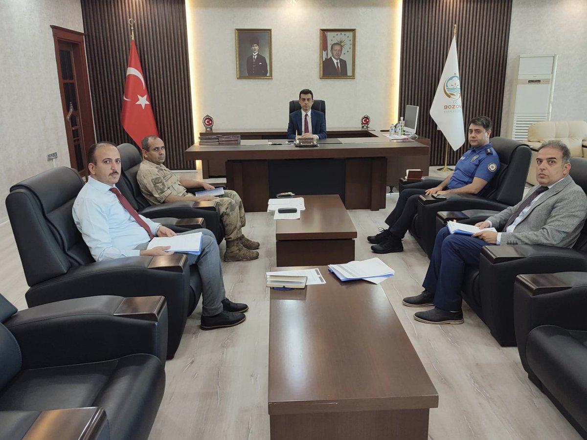 bozovakaymakam's tweet photo. Kaymakamımız Sn. Reşit Özer ÖZDEMİR başkanlığında, ilçemizde gerçekleştirilecek olan Liselere Geçiş Sistemi (LGS) sınavının huzur ve güven içerisinde yapılması amacıyla, Sınav Güvenliği Koordinasyon Kurulu Toplantısı ve Okul Güvenliği Toplantısı düzenlendi.@rozerozdemir https://t.co/WKwiIGusnG