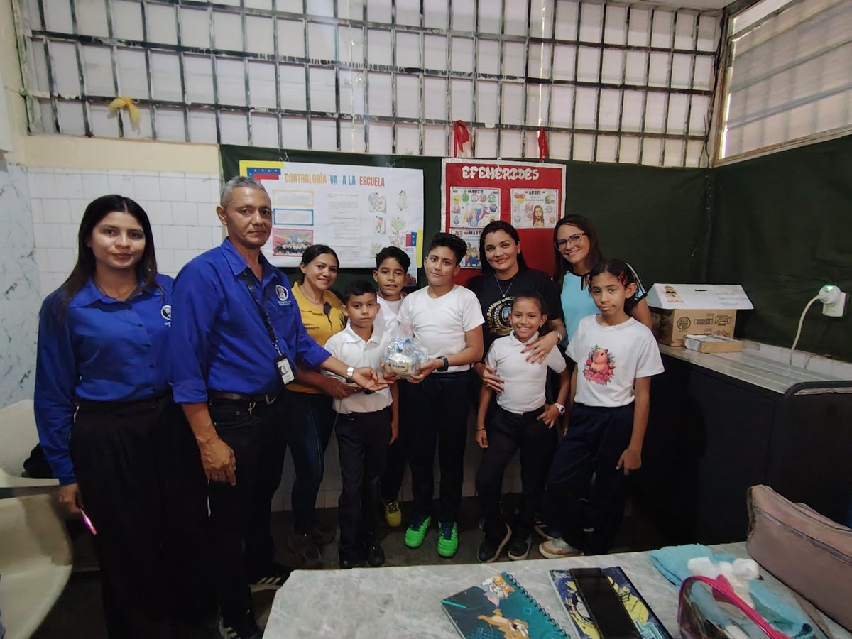 CEApure's tweet photo. Este lunes 08 de junio, Promotores Sociales de la Dirección de Atención al Ciudadano y Control Social se trasladaron a las instalaciones de la "E.E.P.B. Mario Briceño Irragorry", enfocada en la planificación de la rendición de cuentas correspondiente al periodo lectivo 2025-2026. https://t.co/6bk46pCfLk