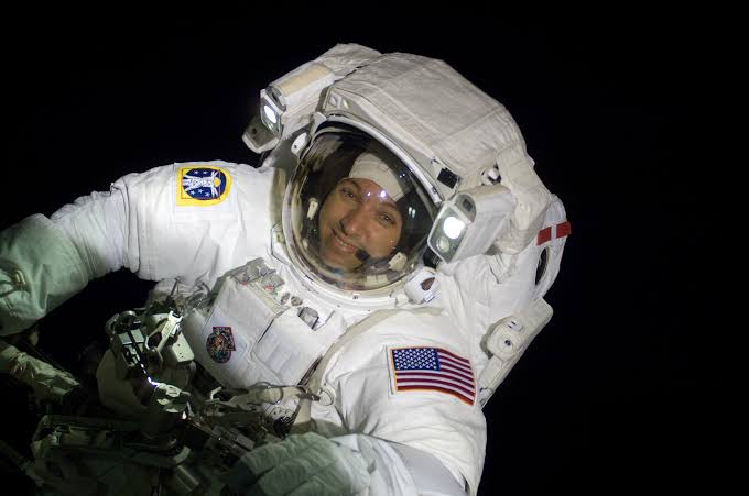 TJ_Cooney's tweet photo. !Artemis IV Crew!
Backup: Bob Hines 🇺🇸
Mission Specialist: Andre Douglas🇺🇸
Mission Specialist: Frank Rubio🇺🇸
Pilot: Luca Parmitano🇮🇹
Commander: Randy Bresnick 🇺🇸 https://t.co/qc5GC5kJOB