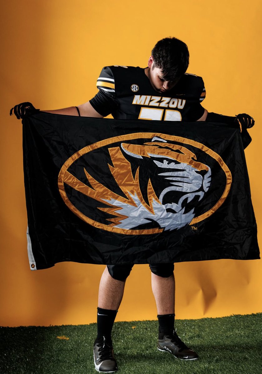 iam_alinedouard's tweet photo. C/O 27 (@PrepRedzoneTX) Southlake Carroll HS OL @TristanDare2027 commits to Missouri @MizzouFootball 🚨🔥 https://t.co/0HnoadqZzK