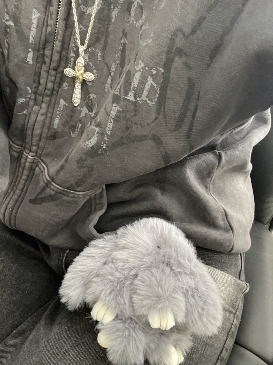 minkicake's tweet photo. yall fw the bunbubu at the office https://t.co/4O6iYPk2tT