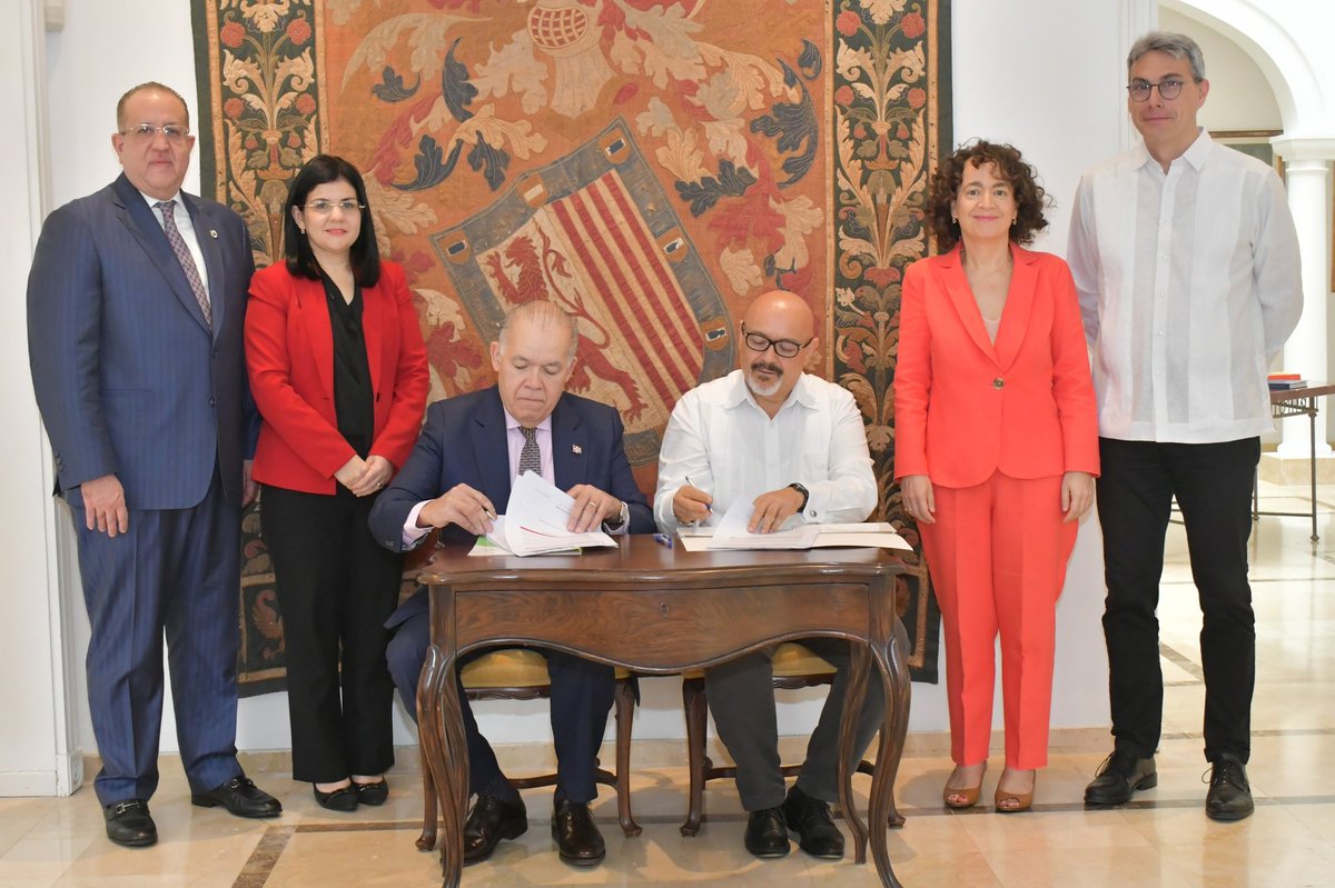 DGii's tweet photo. En el marco de la cooperación técnica impulsada con la Agencia Española de Cooperación Internacional para el Desarrollo (@AECID_es), el apoyo de la Agencia Estatal de Administración Tributaria (AEAT) y la gestión de Fundación para la Internacionalización de las Administraciones Pública (FIAP), formalizamos la firma de la formulación del proyecto que busca fortalecer el sistema tributario de la República Dominicana, promoviendo una fiscalidad más equitativa y eficiente.

#Cooperación #DGII #FortalecimientoInstitucional