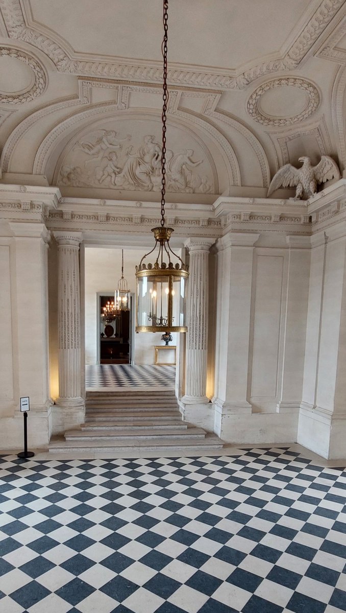 AaVulic's tweet photo. Le Château de Maisons, oeuvre de Mansart, demeure du Comte d'Artois (futur Charles X) et du Maréchal Lannes, marquée "d'une beauté si singulière" (Perrault) et de "cet esprit de convenance qui assure à nos architectes cette réputation accordée à ceux de l'ancienne Rome"(Blondel). https://t.co/iSK1h5Ou2w