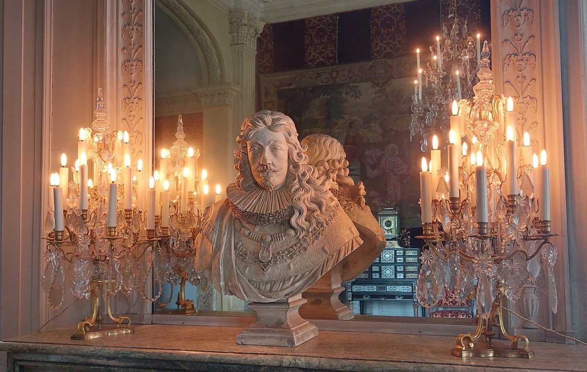 AaVulic's tweet photo. Le Château de Maisons, oeuvre de Mansart, demeure du Comte d'Artois (futur Charles X) et du Maréchal Lannes, marquée "d'une beauté si singulière" (Perrault) et de "cet esprit de convenance qui assure à nos architectes cette réputation accordée à ceux de l'ancienne Rome"(Blondel). https://t.co/iSK1h5Ou2w