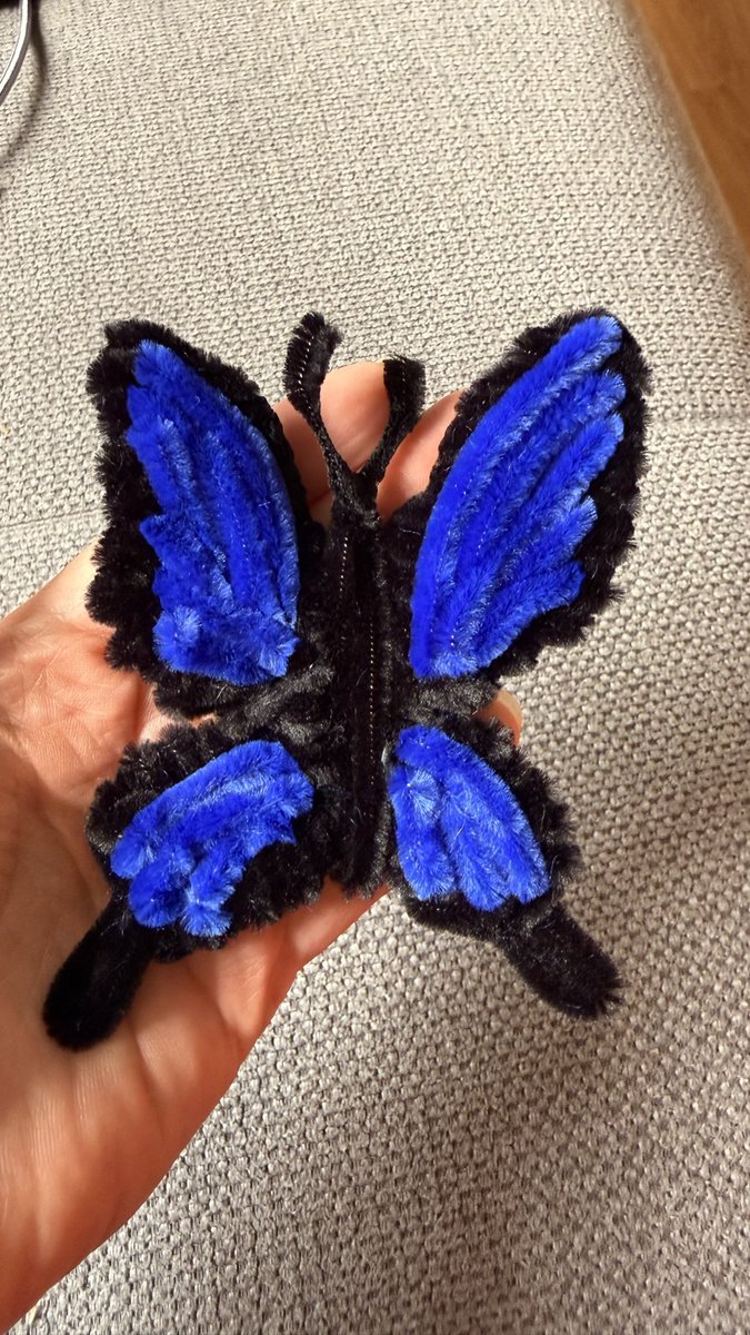 FrauXausNRW's tweet photo. Wer hätte gedacht, dass ein k@€! Schmetterling schwerer ist als eine ganze Lampe …
Rosen und Schmetterlinge - kann ich nicht
*welch Ironie … (fluchend gesendet)
#LearnAboutME #boredME #MEkills https://t.co/NlCYPDV8XZ