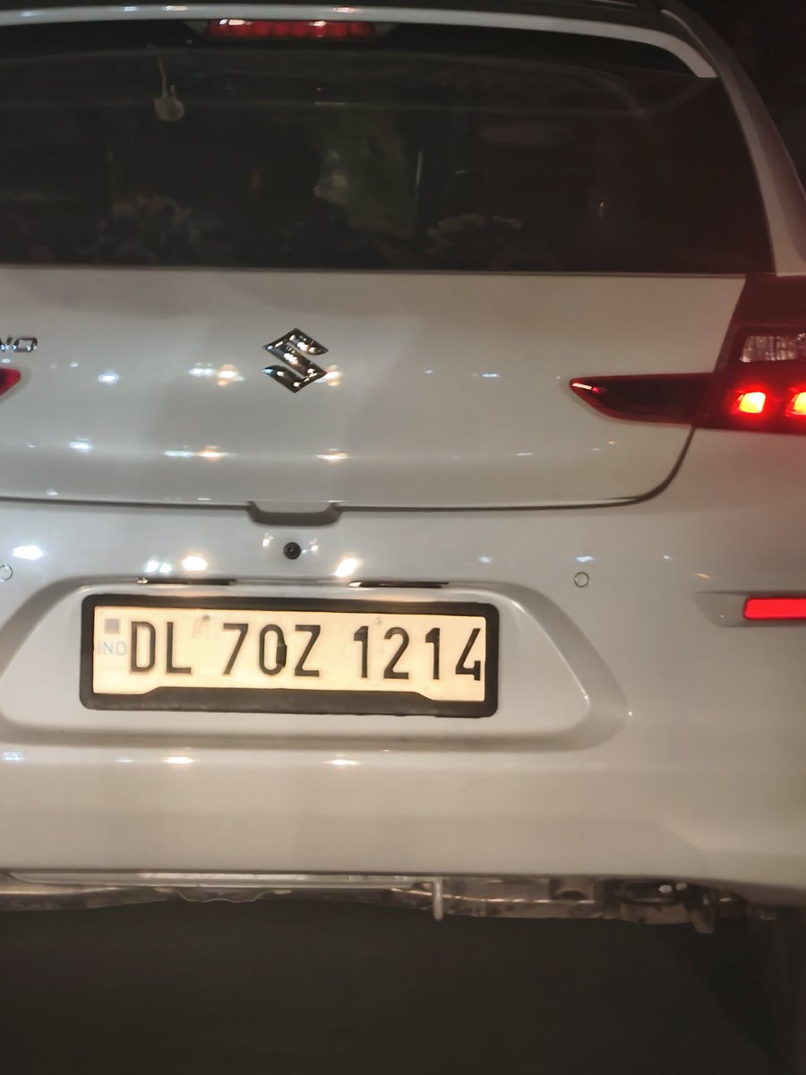 raviattri2002's tweet photo. C ka O bana diya hai kya ye tempering me ayega iska kya challan hoga ?#delhipolice #safty #DelhiDiaries https://t.co/x76goAgS9m