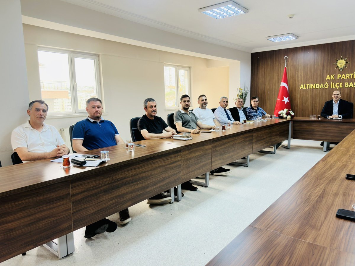 Fatih__Bildik's tweet photo. Haftalık Olağan Yürütme Kurulu Toplantımızı icra ettik.

#KalbimizAltındağ 

@akaltindag https://t.co/E4rBG2jVi6