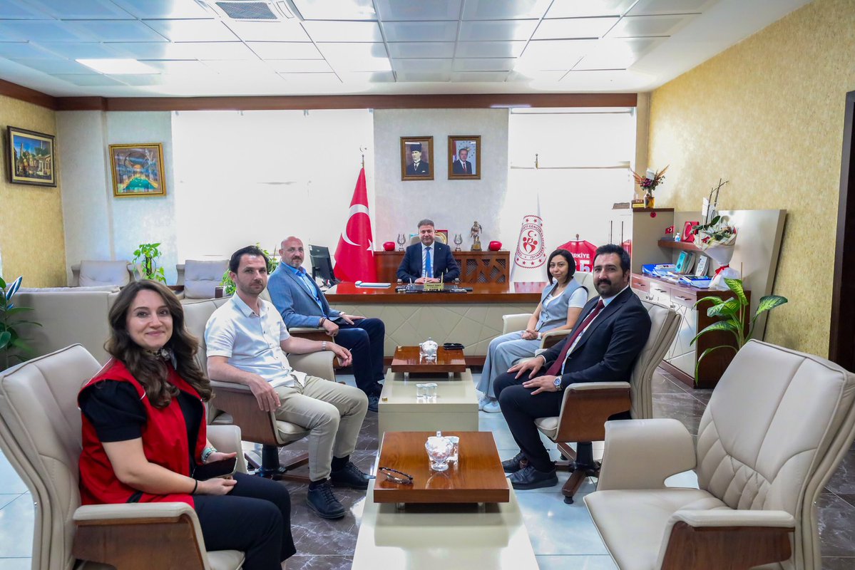 GSB_Van's tweet photo. Kurumsal Deneyim Programı kapsamında ilimizde bulunan Aydın Gençlik Hizmetleri Müdürü, Şube Müdürü, Gençlik Merkezi Müdürü ve Gençlik Liderinden oluşan heyet, İl Müdürümüz Mehmet Tosun’u ziyaret etti.

📍Van Gençlik ve Spor İl Müdürlüğü https://t.co/4KLnrSBeYx