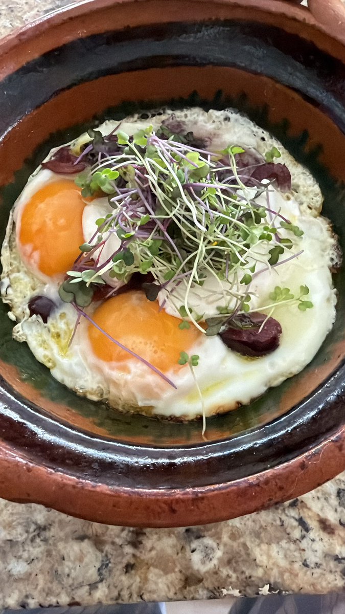 celilevy's tweet photo. Hacia mil no me hacía de desayunar esto no se porque si soy muy fan https://t.co/bm8UZ4IOk0