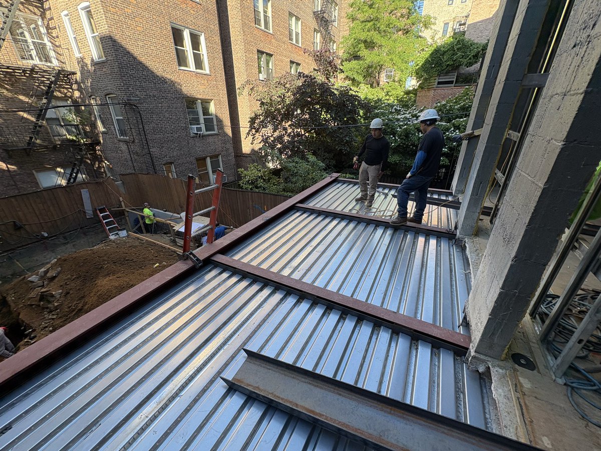 Manhattan_CM's tweet photo. Progress update, superstructure will be completed this week. Rear yard concrete scope will be completed end of the month. Pouring another section with the rear terrace this Friday. MEP roughing in full swing inside. https://t.co/WlZUIPlInT