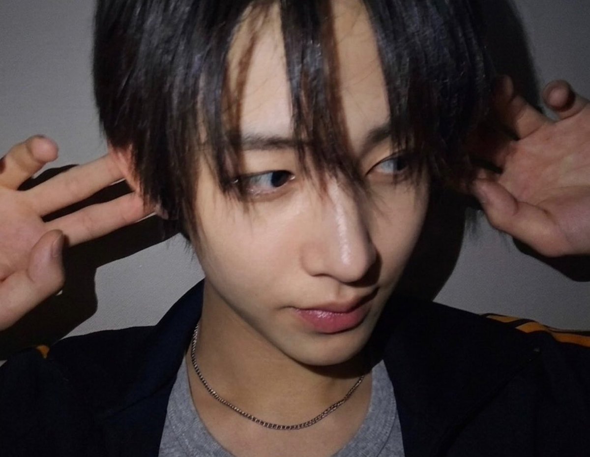 askalarembulan's tweet photo. #keonhyeon au

; about Isa yang nggak sengaja nolong seorang maba bernama Gema. sejak hari itu, Gema jadi lengket banget sama Isa. masalahnya, ternyata Gema adalah anak bapak kos Isa. ini kebetulan atau… ( ╹ -╹)? 
dan Isa kok malah kebawa arus.. https://t.co/lM9BFeGzs8