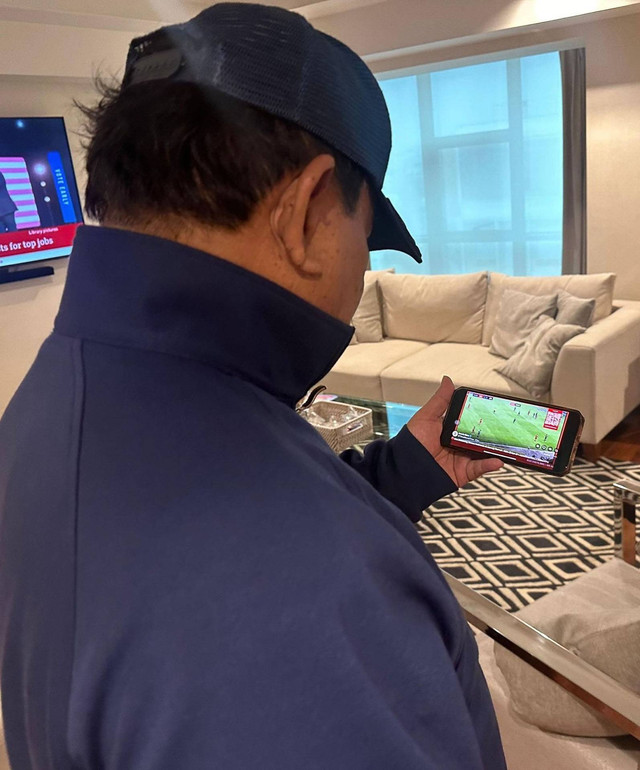 IndonesiaFedera's tweet photo. 10 Waktu terbaik beli
Barang Agar lebih hemat

1. Handphone – beli di bulan November, Harbolnas 11.11 adalah momen elektronik diskon besar-besaran.

2. Parfum – Februari: banyak parfum beri penawaran khusus di momen Valentine.

3. Motor – Agustus: dealer rutin gelar promo menyambut hari kemerdekaan.

4. Mobil – Desember: dealer lagi kejar target akhir tahun sering berikan diskon atau cashback khusus.

5. Laptop – Juni–Juli: momen ideal untuk beli laptop, harga laptop turun untuk menyambut tahun ajaran baru.

6. TV – Januari: banyak promo cuci gudang setelah tahun baru, harga sering turun.

7. AC – Maret–April: menjelang musim panas, toko sering kasih promo pemasangan dan diskon.

8. Furniture – Oktober: banyak toko kasih diskon besar buat ganti stok akhir tahun.

9. Kulkas – September: momen promo elektronik rumah tangga, sering ada cashback menarik.

10. Sepatu – Juni: banyak brand kasih diskon tengah tahun (mid-year sale), cocok buat beli lebih murah