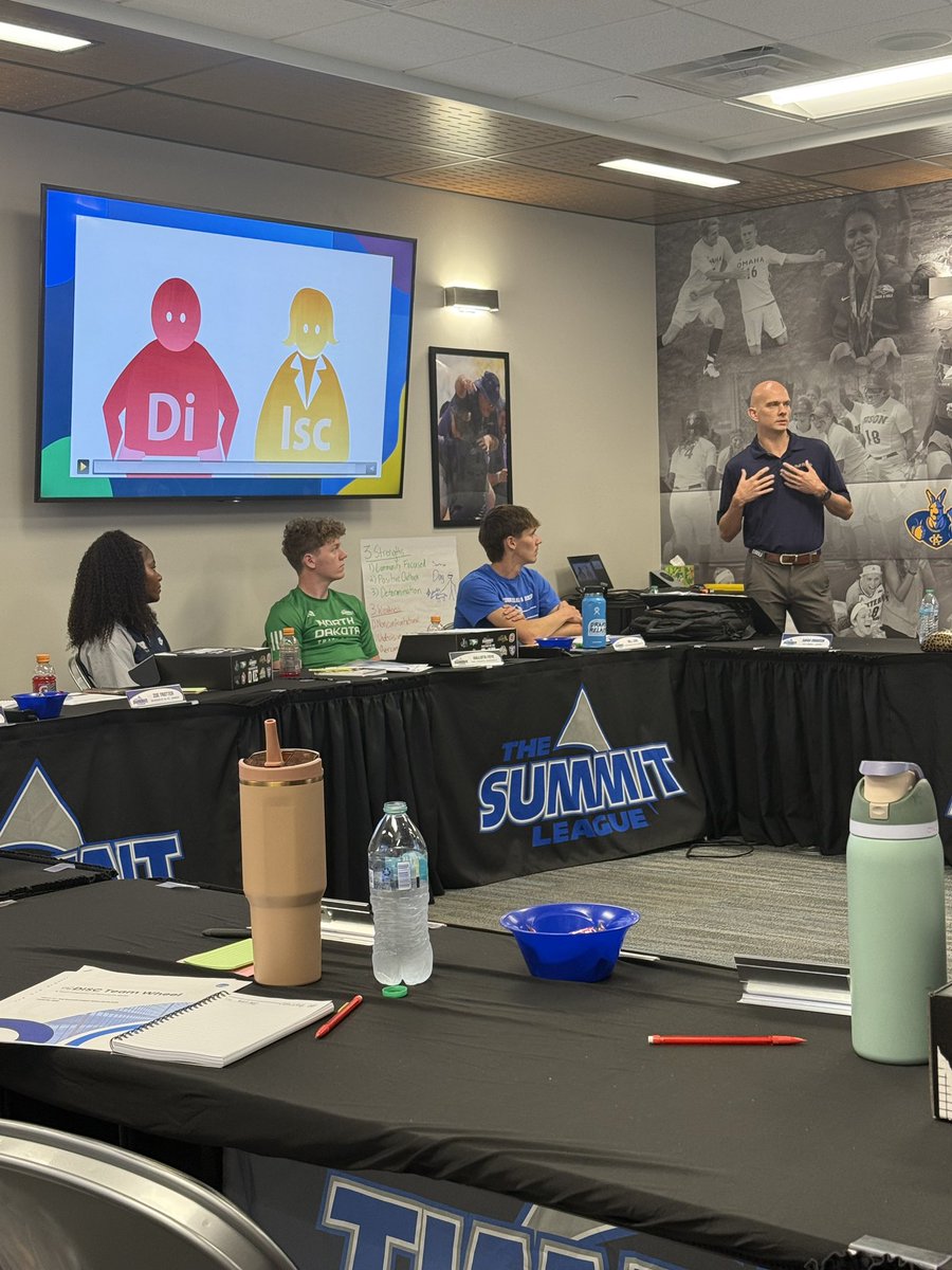 UND_SA_LEAD's tweet photo. Thrilled to have had Julia Matthews and Josh Neil of @UNDtrackfieldXC represent UND at the annual @Summit_SAAC meetings in Sioux Falls!
#UNDproud | #ReachTheSummit | #SummitSAAC https://t.co/2eyuk2VH2m