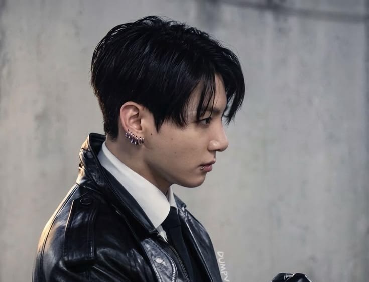 Kookvsponsorme's tweet photo. #taekookau where Taehyung enters the powerful Jeon mansion as a worker, determined to uncover the truth about Yejun—the troubled addict who claims to love his stepsister, Sora. Convinced that Yejun will only break her heart, Taehyung is ready to do whatever it takes to + https://t.co/oTX9MIEf59