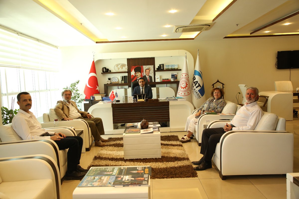 firatkalkinma's tweet photo. Arapgir Onar Köyü Derneği Başkanı Mehmet Ali Tanrıvermiş, Dr. İsmail Lütfü Erol ve Dr. Şakire Övgü Gökdağ Ajansımız Genel Sekreteri Mehmet Şirin Budancamanak’ı ziyaret etti. 

✅Ziyarette Onar Köyü için geliştirilebilecek projeler istişare edildi.

@TCSanayi 
@KalkinmaAjansGM https://t.co/uFwAuvxded