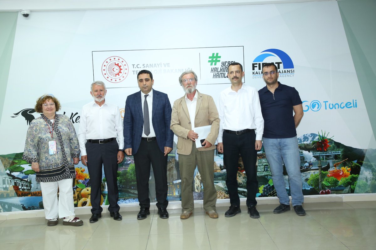 firatkalkinma's tweet photo. Arapgir Onar Köyü Derneği Başkanı Mehmet Ali Tanrıvermiş, Dr. İsmail Lütfü Erol ve Dr. Şakire Övgü Gökdağ Ajansımız Genel Sekreteri Mehmet Şirin Budancamanak’ı ziyaret etti. 

✅Ziyarette Onar Köyü için geliştirilebilecek projeler istişare edildi.

@TCSanayi 
@KalkinmaAjansGM https://t.co/uFwAuvxded