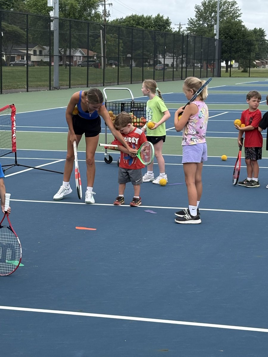 SHSGBTennis's tweet photo. Tennis camp day #2 🎾🐻 https://t.co/2SEuiadMKE