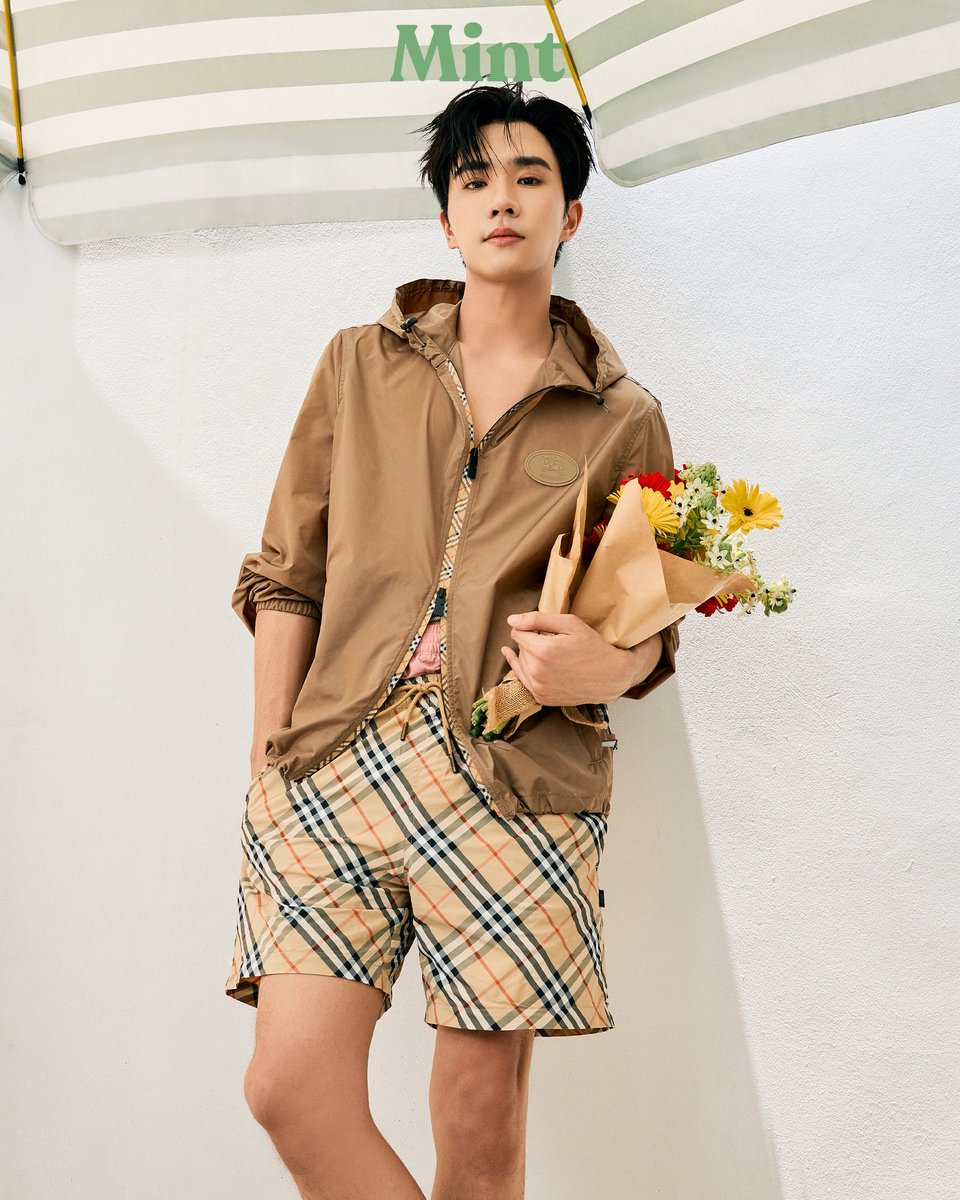 GMMTV's tweet photo. พบกับ ‘เพิร์ธ-แซนต้า’ บนปก #MintDigitalCover ประจำเดือนมิถุนายน 2026 กับลุคใหม่รับลมร้อนจากคอลเล็กชั่น High Summer 2026 และ Summer 2026 ของ Burberry ถ่ายทอดสไตล์อันจัดจ้านและทรงพลัง จากสีสันสไตล์คัลเลอร์บล็อก แทรกความสดใสของลาย Burberry Check และโลโก้ไอคอนิก Equestrian Knight อัศวินบนหลังม้าได้อย่างมีชีวิตชีวา

เตรียมพบกับดิจิทัลคอนเทนต์สุดเอ็กซ์คลูซีฟจาก ’เพิร์ธ-แซนต้า‘ ได้ทุกช่องทางออนไลน์ของ Mint Magazine 

#PerthSantaXMintMagTH @mintmag_th 
#Burberry @Burberry 
#PerthSanta @perthppe @Ppsanta 
#MintMagTH 
#GMMTV